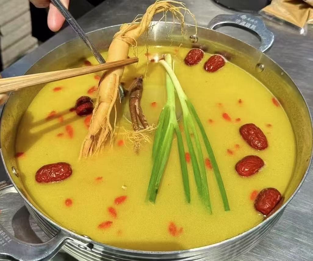雪当归锅底、水果番茄锅底，两款特色鲜明的成功发布